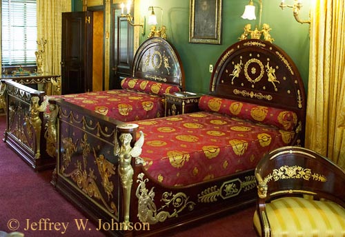 Johns Bed 1123